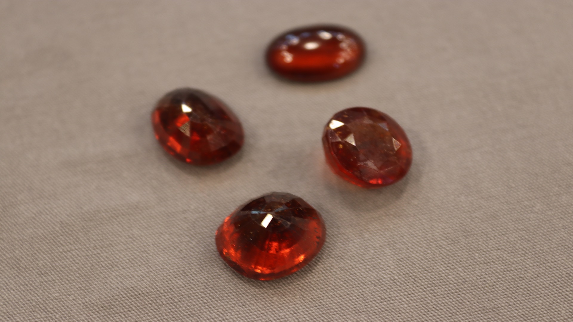 সিলোনী গোমেদ পাথর(Selony Gomed Stone)